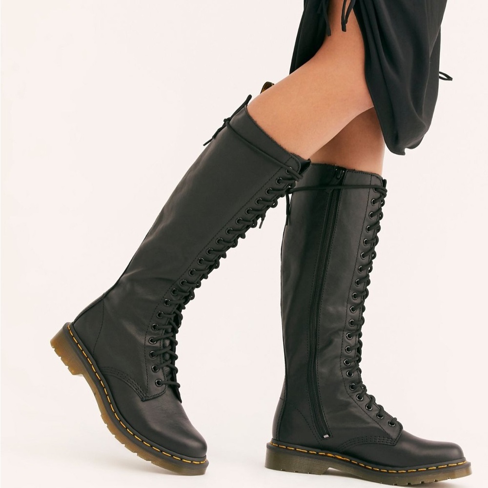 Dr. Martens 1B60 Lace Up Boots